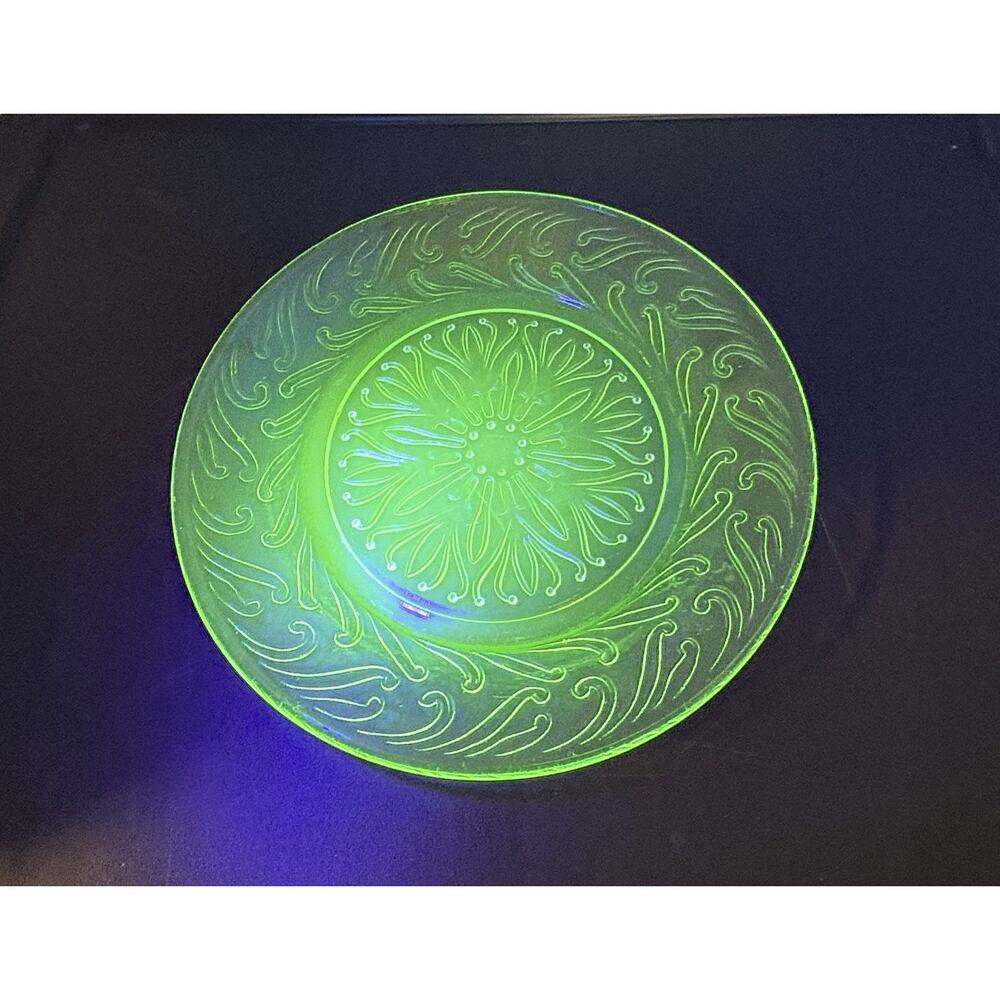 US Glass Co Uranium Plates Scroll Pattern Depression Glass 6” Dessert Dish Green